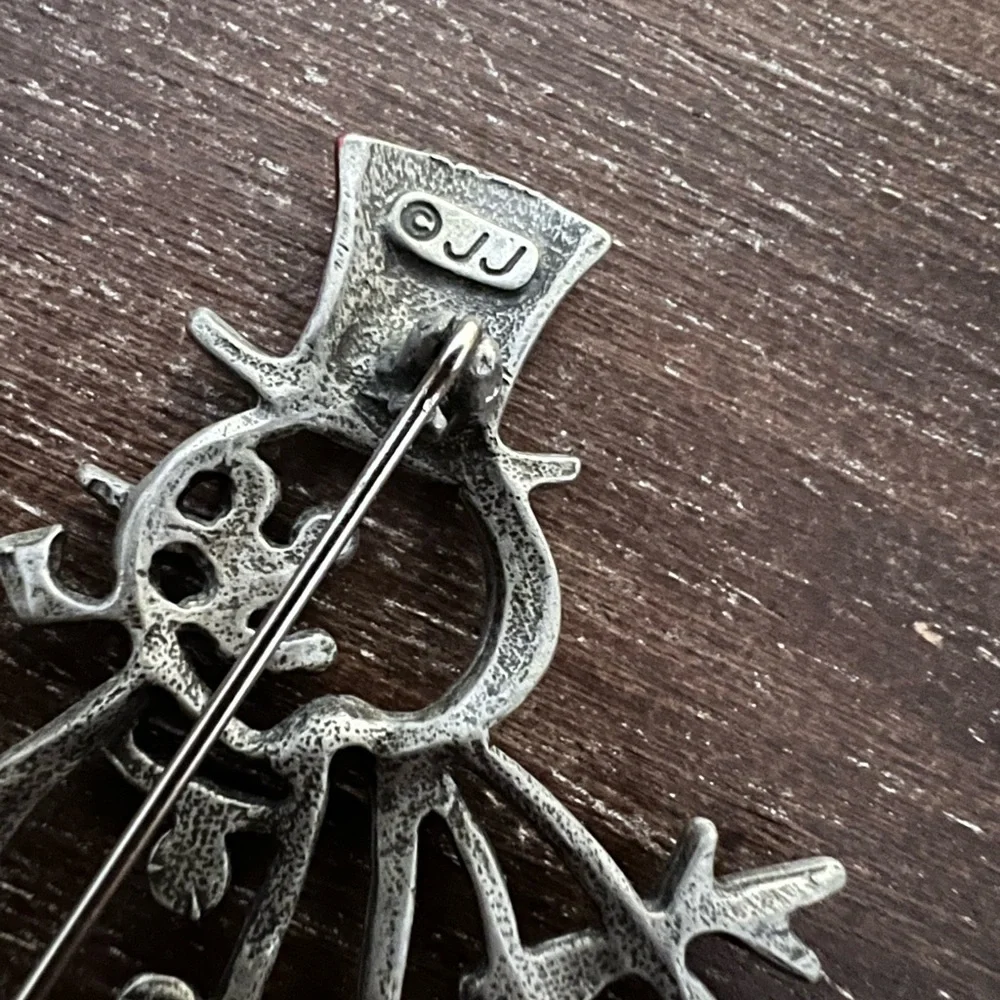 Artistic JJ Silver Tone Winter Themed Snowman Brooch with Green & Red Accents. - Picture 4 of 6